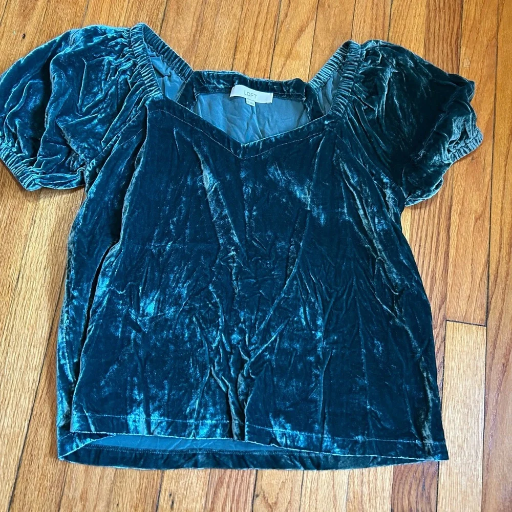 Loft Women's Puff Short Sleeves Sweetheart Neckline Crushed Velvet Blouse M